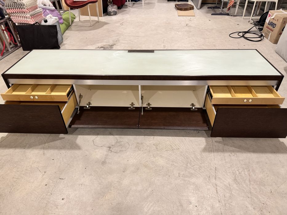 Móvel televisao Wengué e vidro fosco