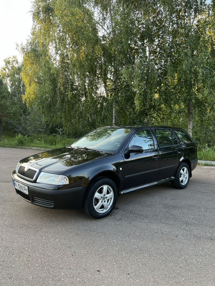 Skoda Octavia РЕСТ 2.0 бензин гарна комплектація!