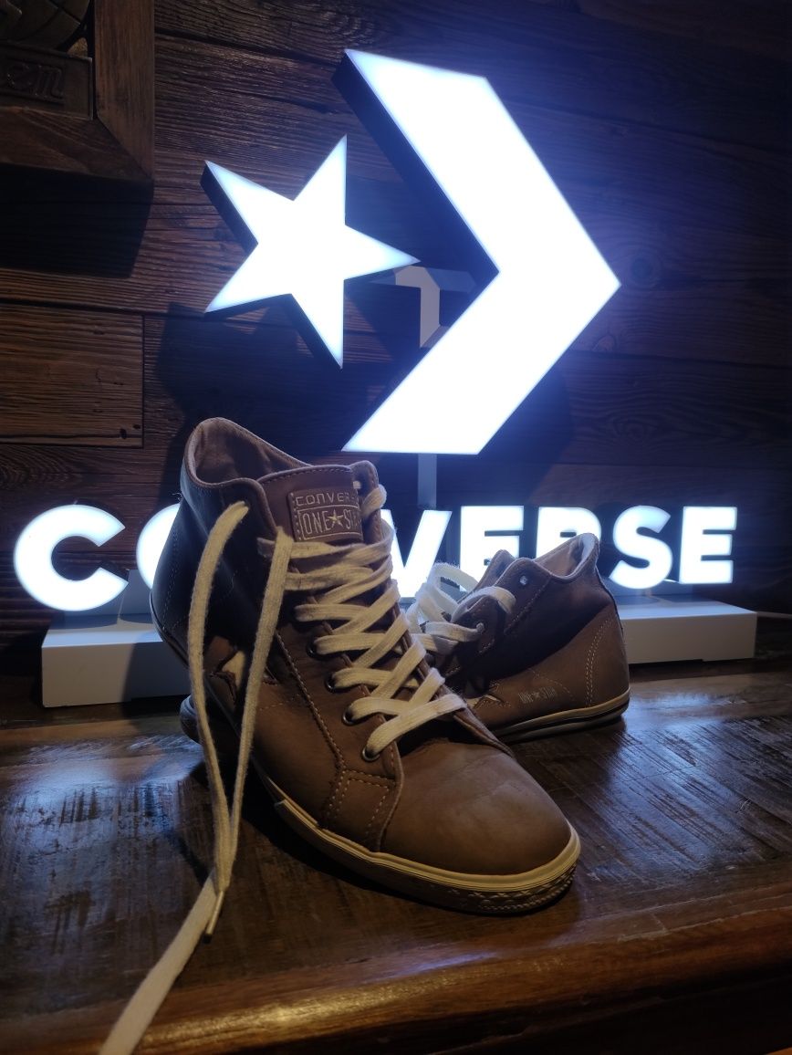 Reklama plafon neon Converse gadżet podświetlany