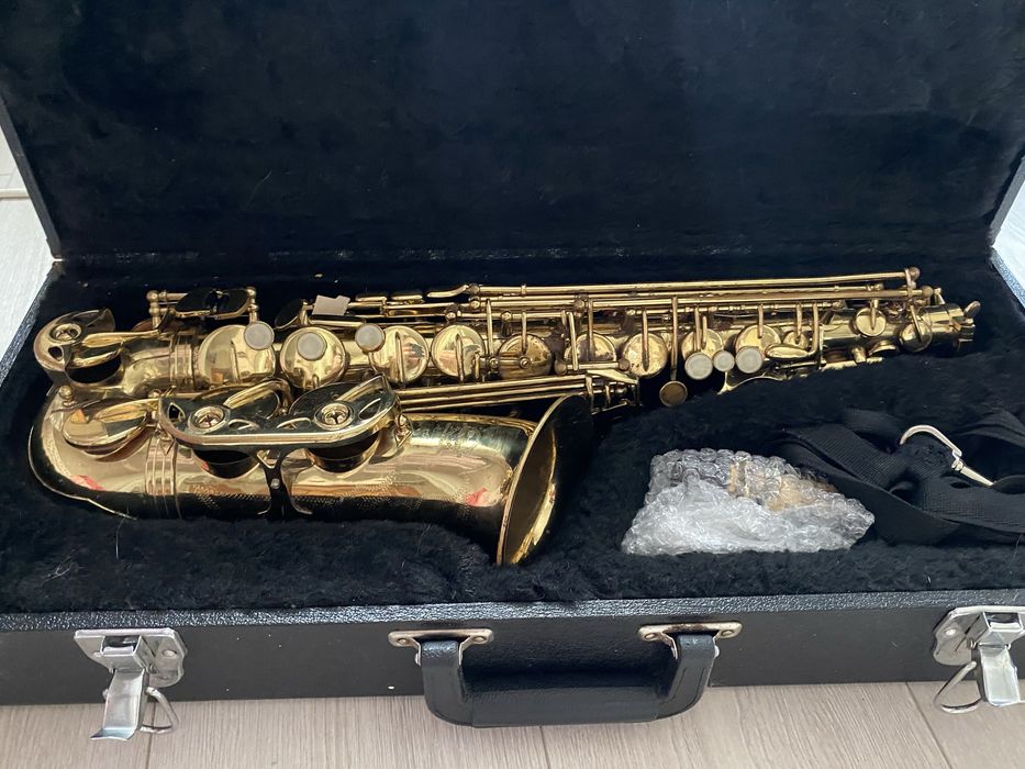 Саксофон MaxTon