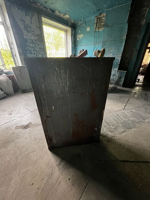 Силовой шкаф советский тяжелый