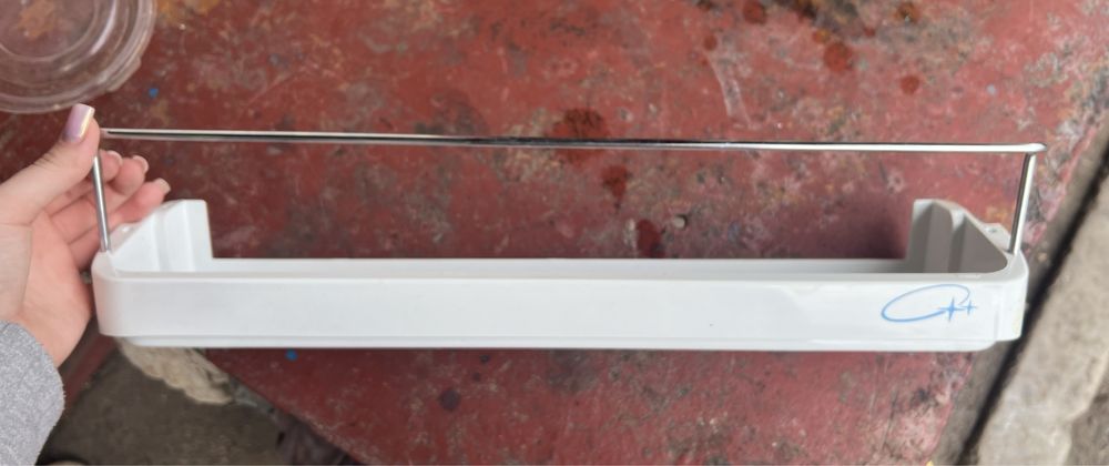 Поличка на дверку холодильника