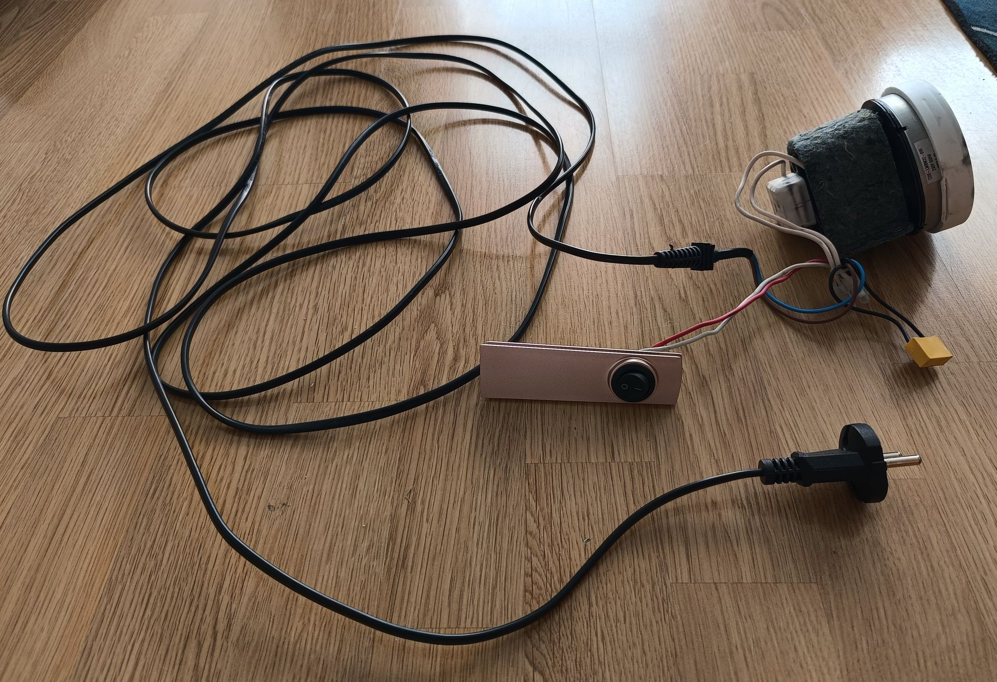 Silnik kompletny włącznik przewód 600 W 230V