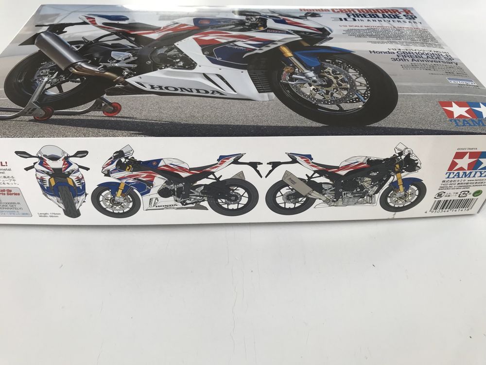 Motor Honda CBR 1000RR-R model Tamiya 14141