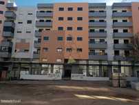 Loja grande localizada em zona de muito movimento, perto do Centro Com