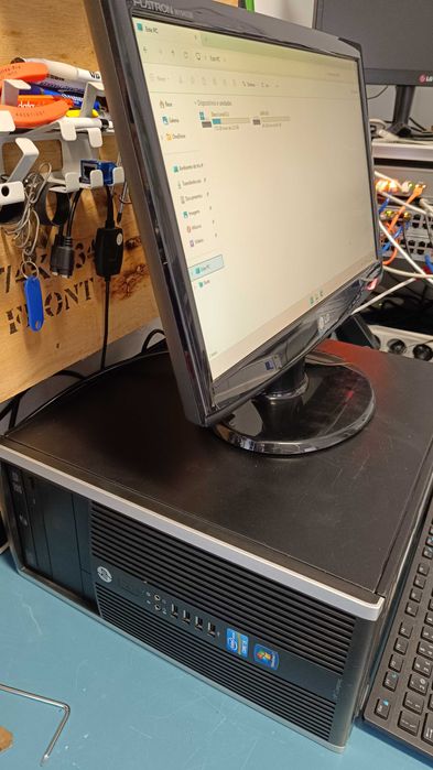 Computador Desktop HP + Monitor 17" LG - Completo