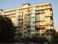 2 кім. продам вул. Автозаводська, 25 недорого