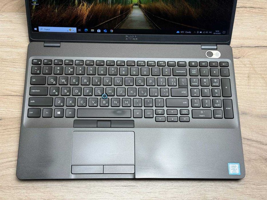 Dell Latitude 5500 15,6 FHD ips/i7-8665u/8/256 NVMe/АКБ 5 часов