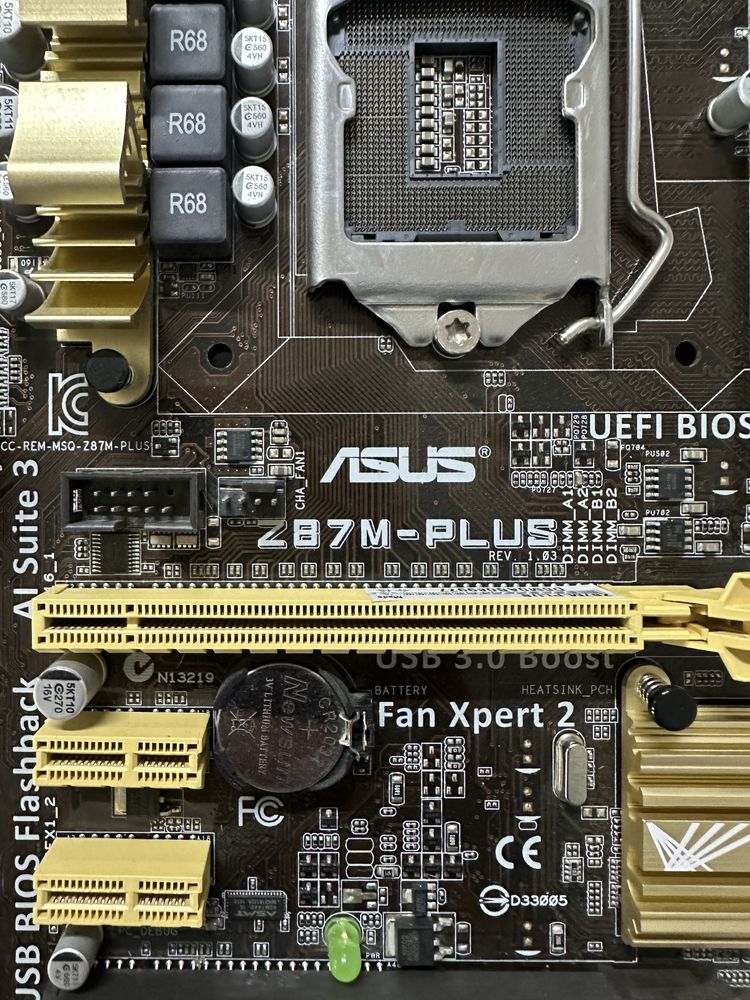 Материнська плата ASUS Z87M-PLUS