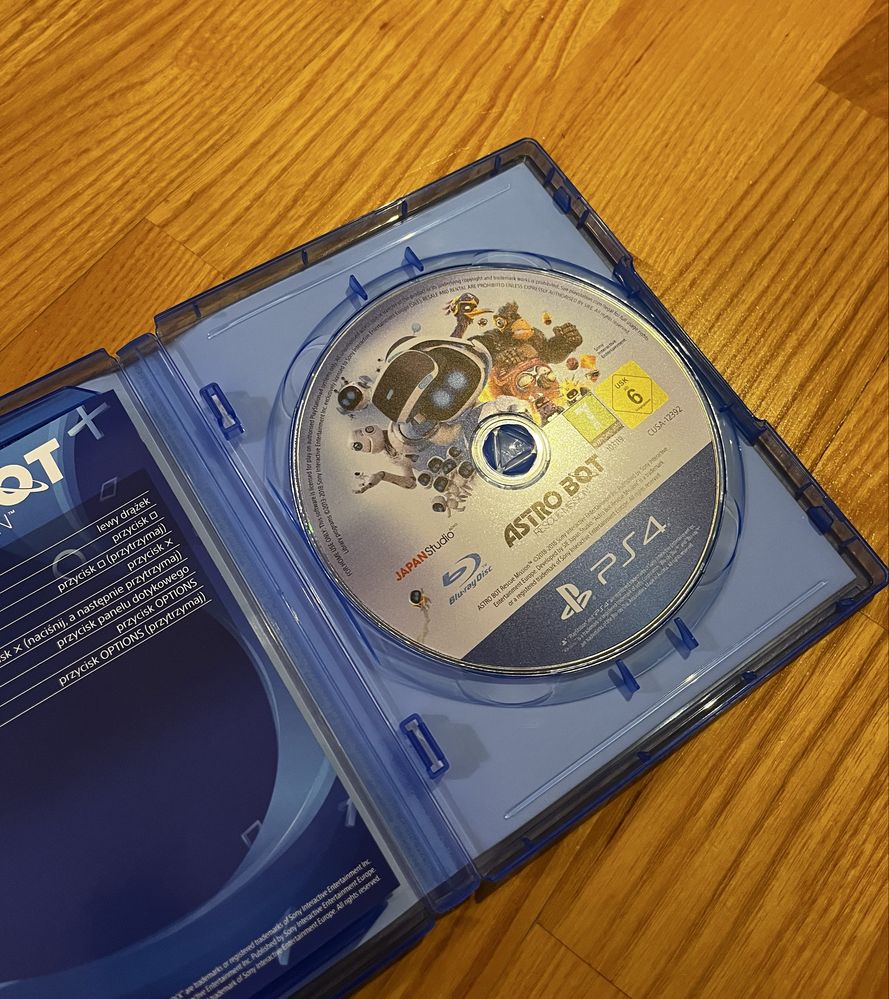PlayStation 4 + 2 pady + zestaw VR + gra Astro Bot