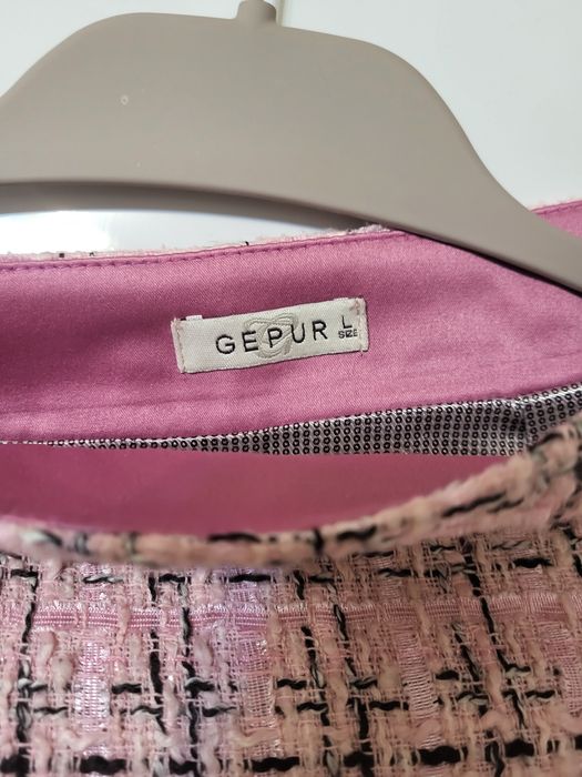 Костюм жіночий зі спідницею, твідовий,дуже гарний