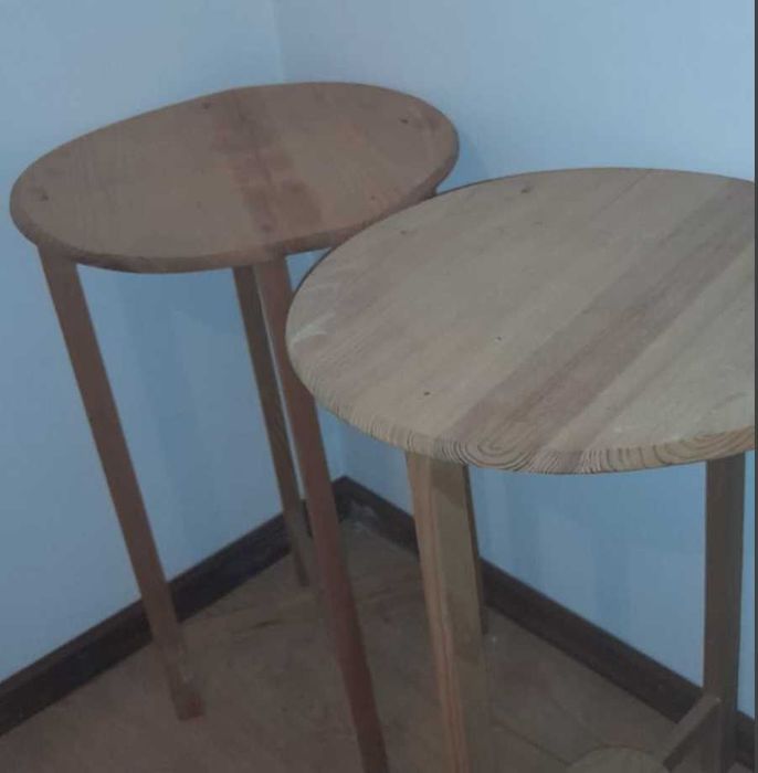 mesa em madeira com +/- 40cm diametro