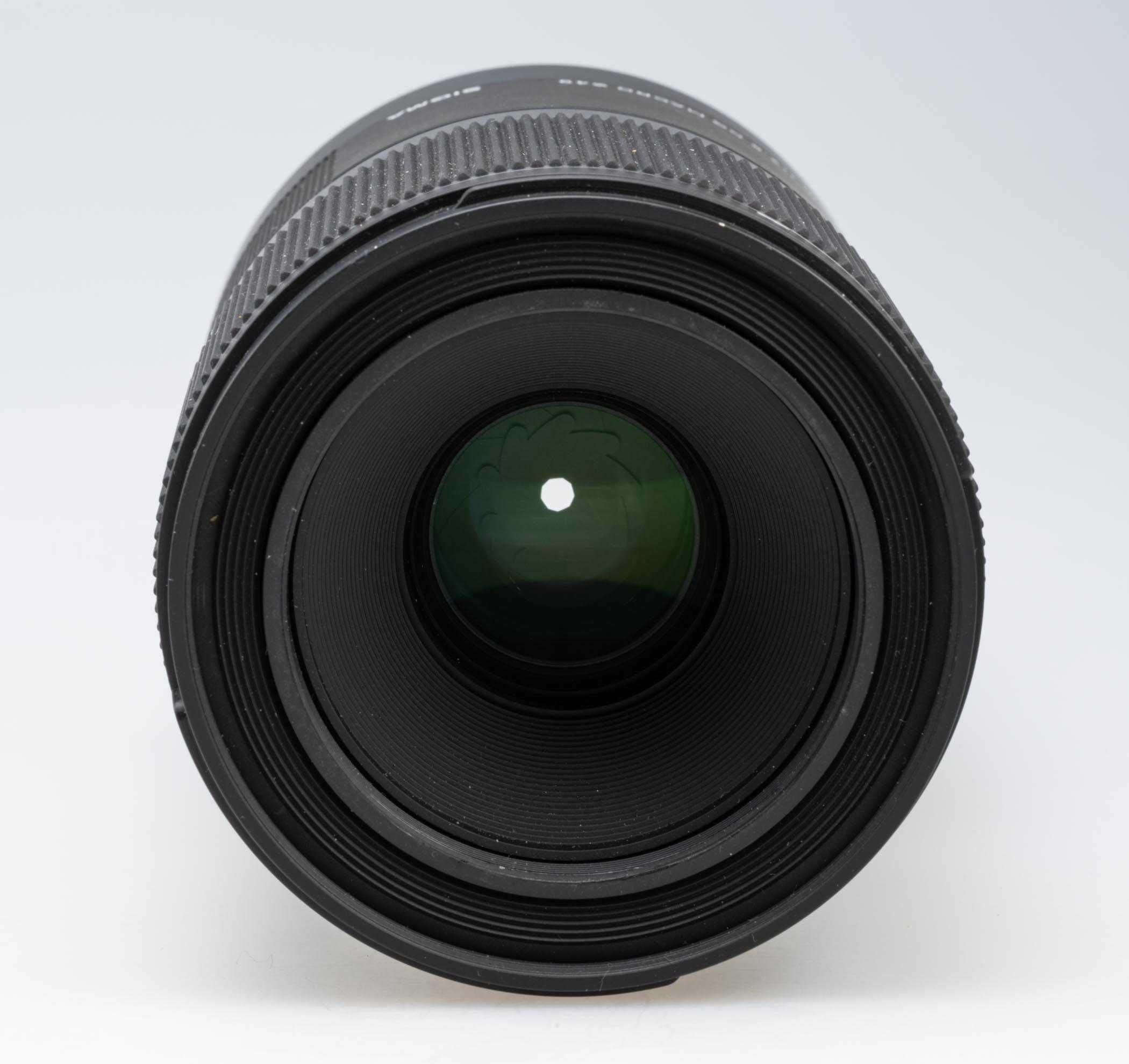 Lente Sigma Art 70mm (2.8) Macro para montagem Sony