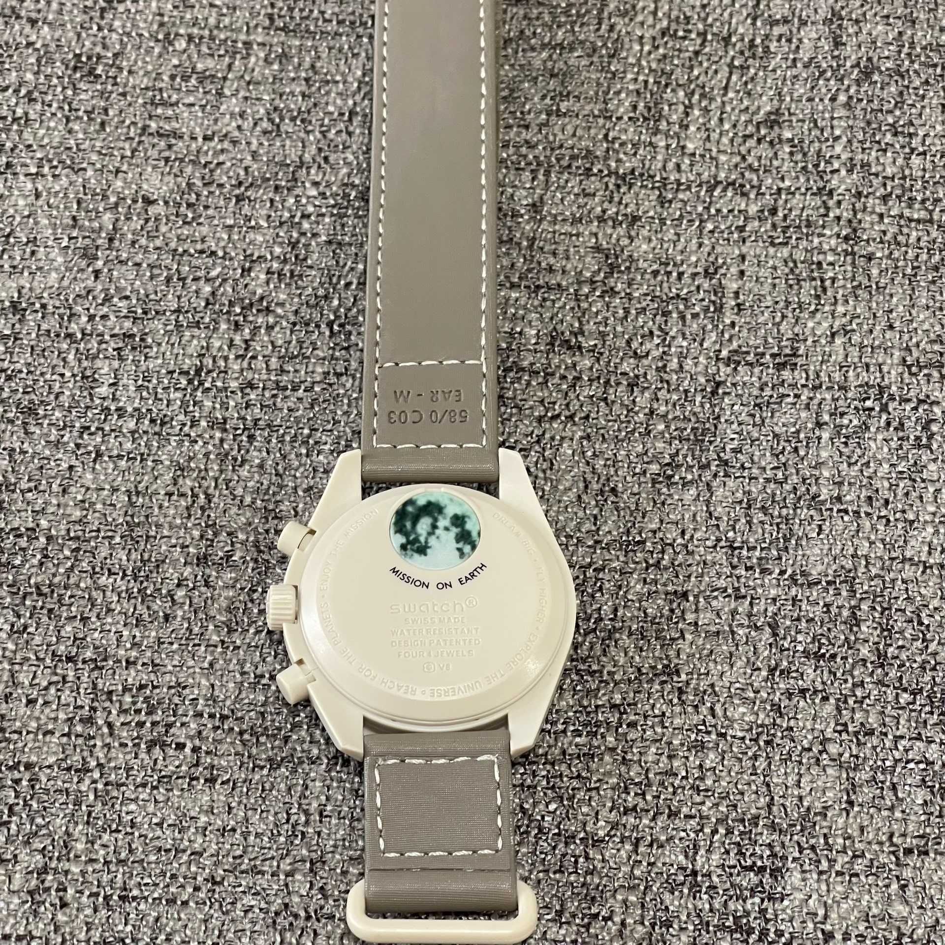 Limitowany Model SO33T103 - Omega x Swatch w Odcieniach Pustyni