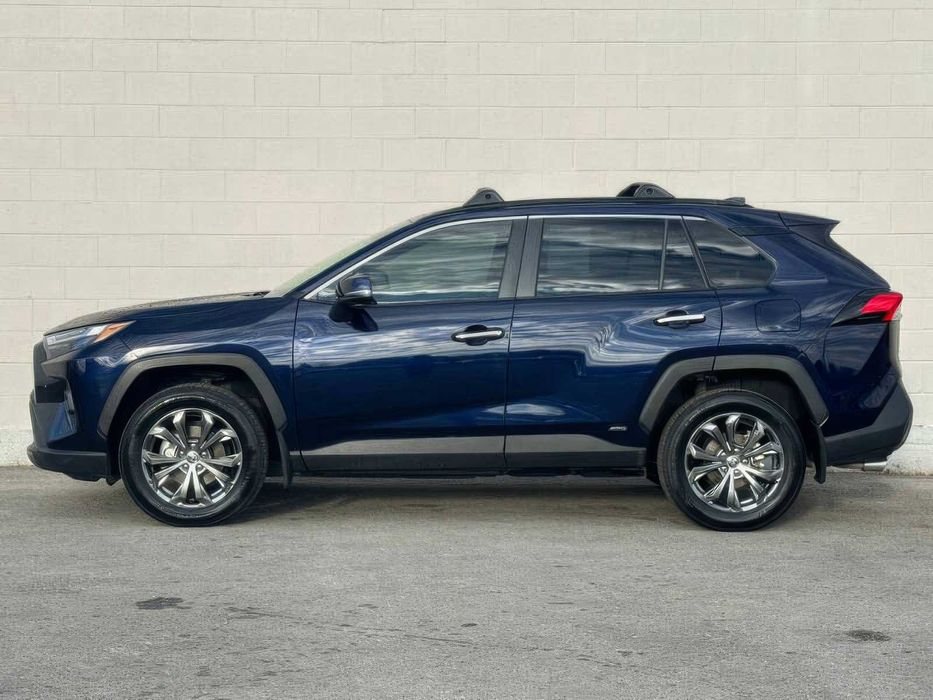 Toyota RAV4      2023