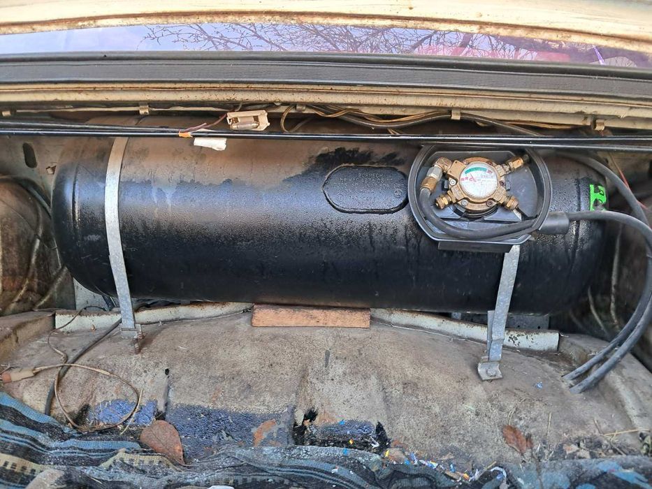 Продам Газовую Установку на  авто Волга - Газель  Почти Новая .