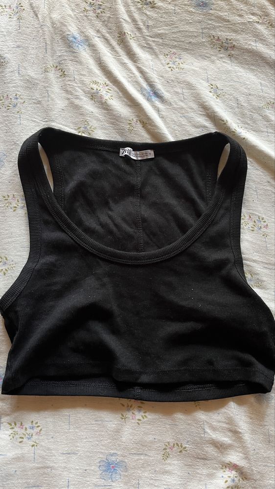6 tops + 1 calça em ótimo estado.