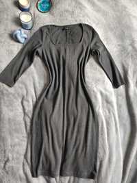 Prążkowana sukienka Reserved M