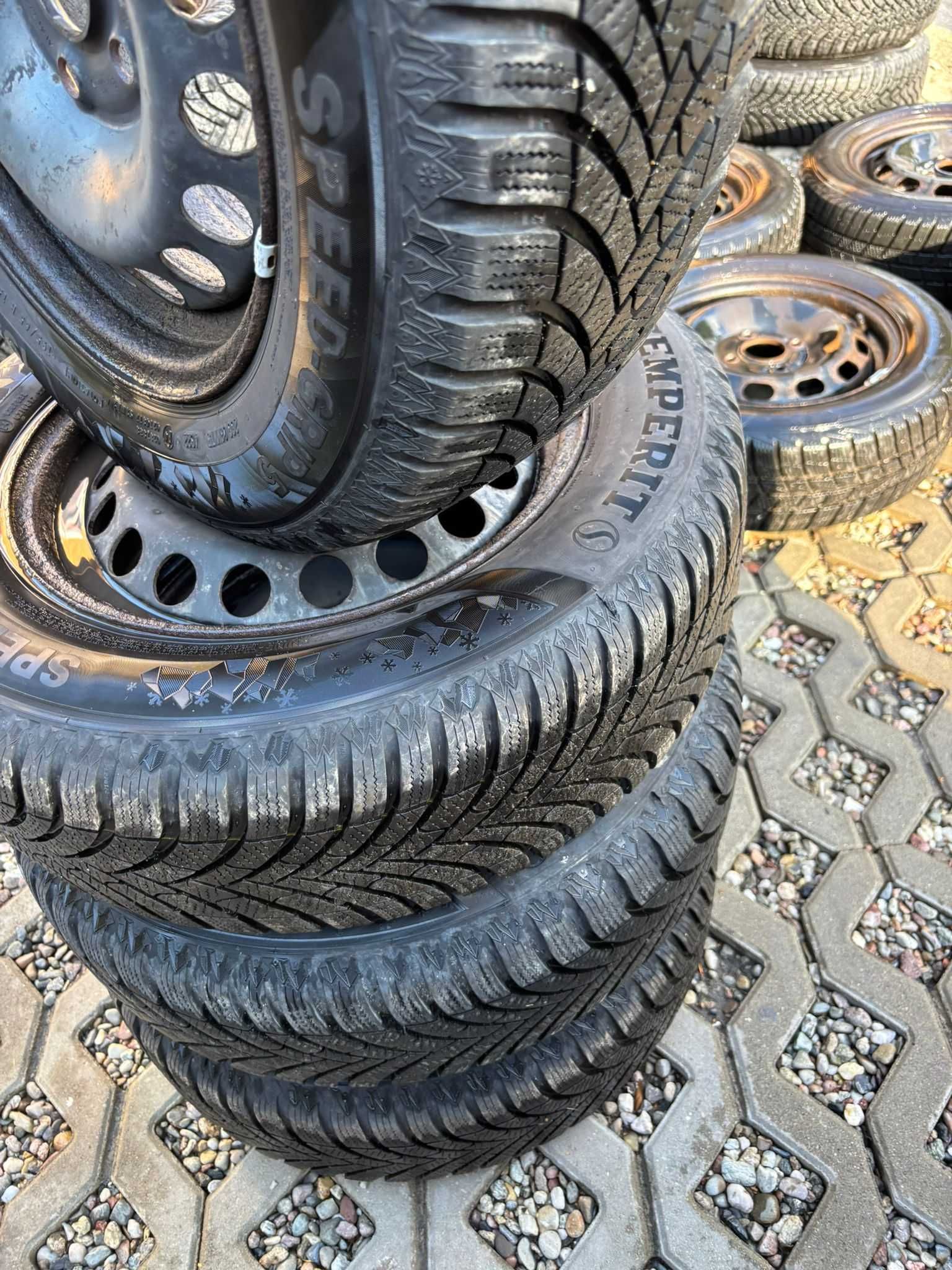 Komplet zimówek Semperit 195/65 R15 na felgach stalowych 5*112