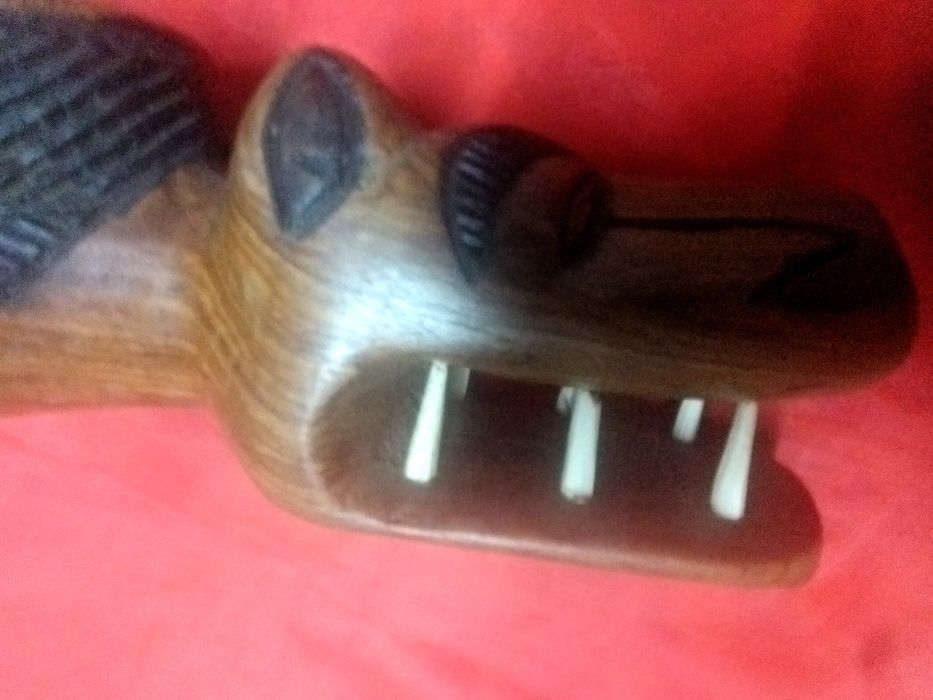 Arte africana em madeira.