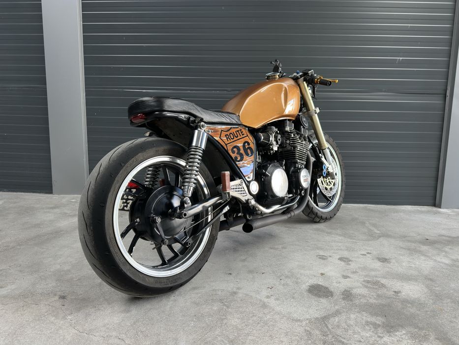 Yamaha FZ 750 Café Racer