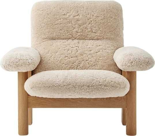 Fotel Brasilia Sheepskin na dębowych nogach