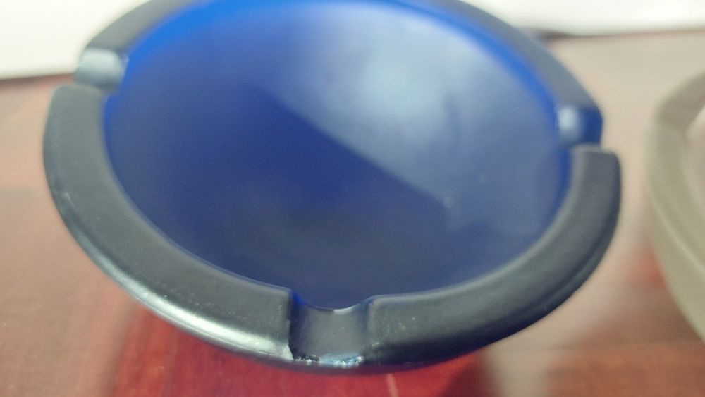 2 cinzeiros desenhados pelo Siza Vieira 50€ cada