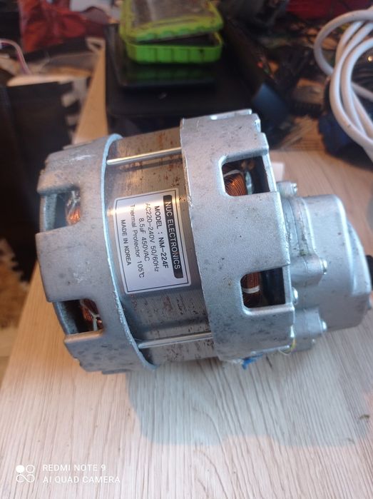 Silnik elektryczny z reduktorem