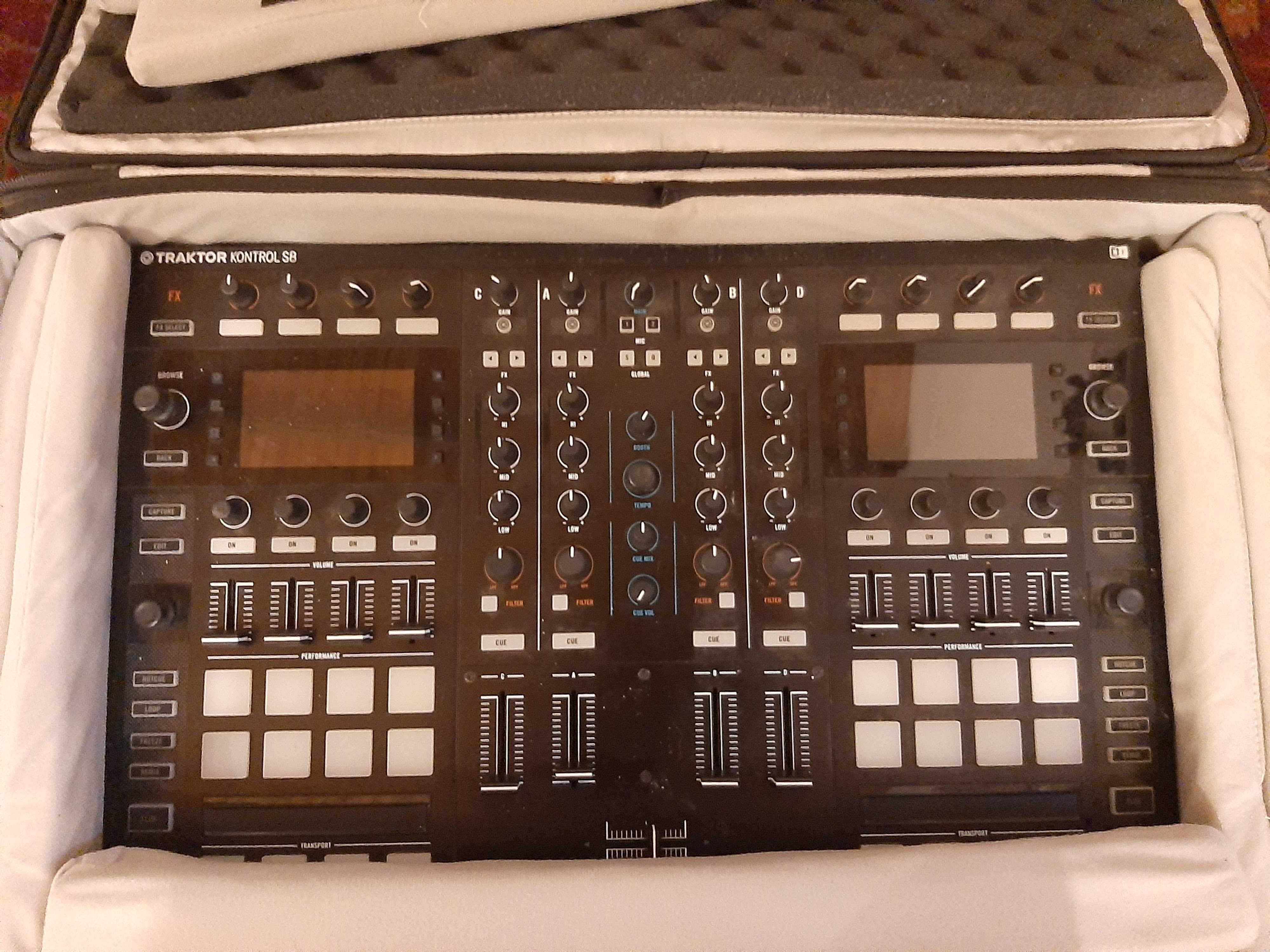 Native Instruments Traktor Kontrol S8 4-channel DJ Controller