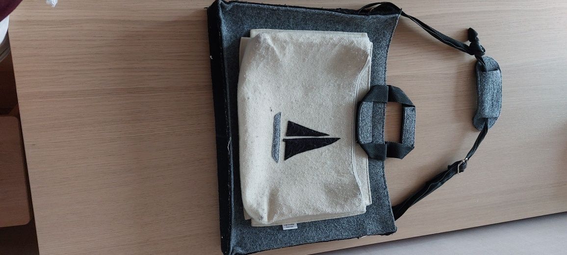 Filcowa torba na laptopa z kieszenią
