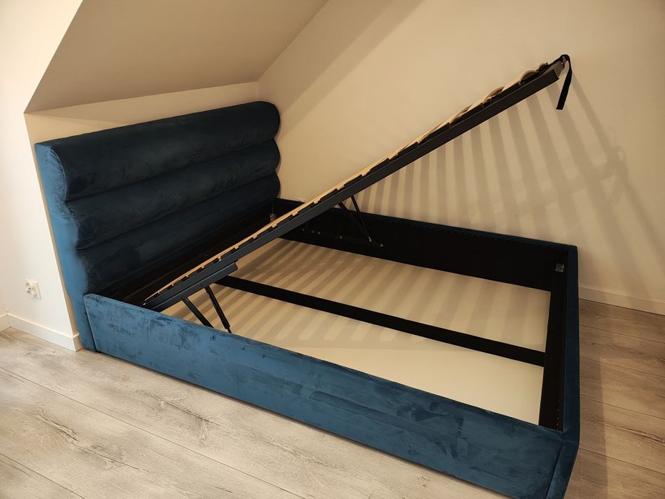 Łóżko welurowe granatowe wraz ze stelażem 200x160