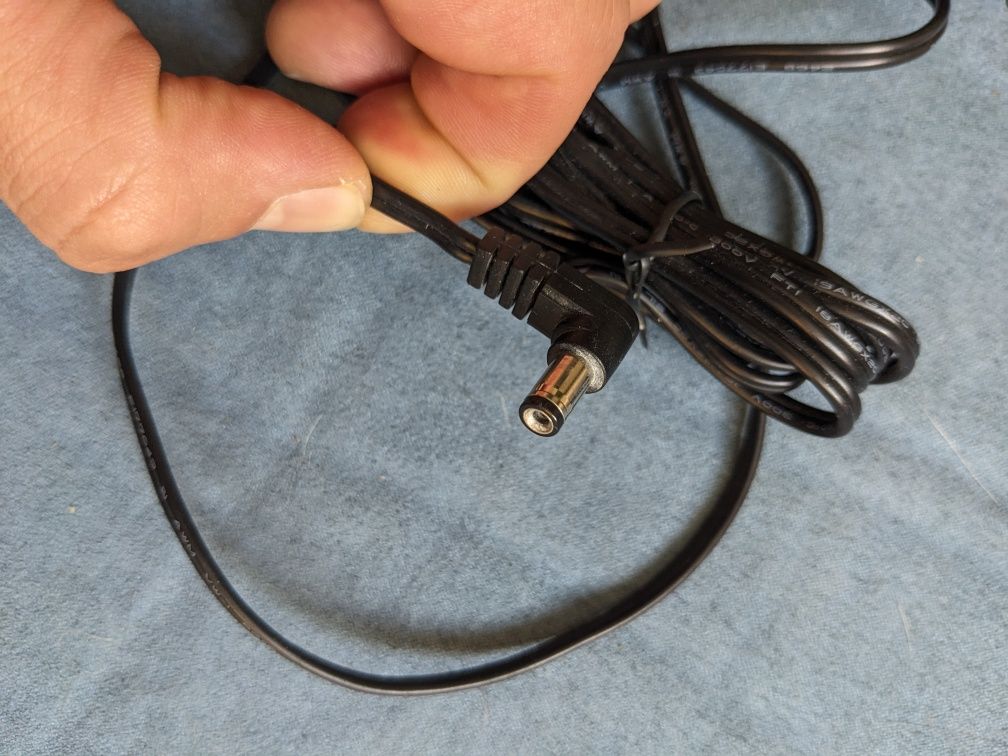 Zasilacz sieciowy 5V 2.5A wtyk DC, 2m, używany