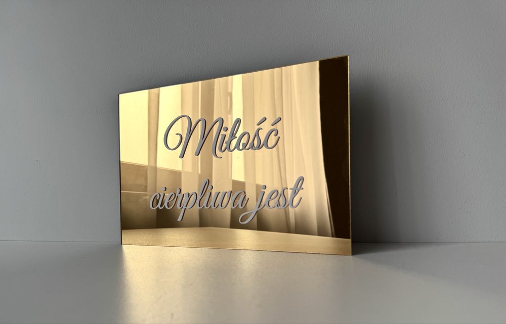 Dekoracje kościoła hymn o miłości pleksi złota wesele ślub moda