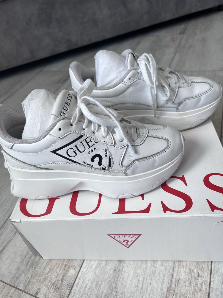 Кросівки шкіряні Guess