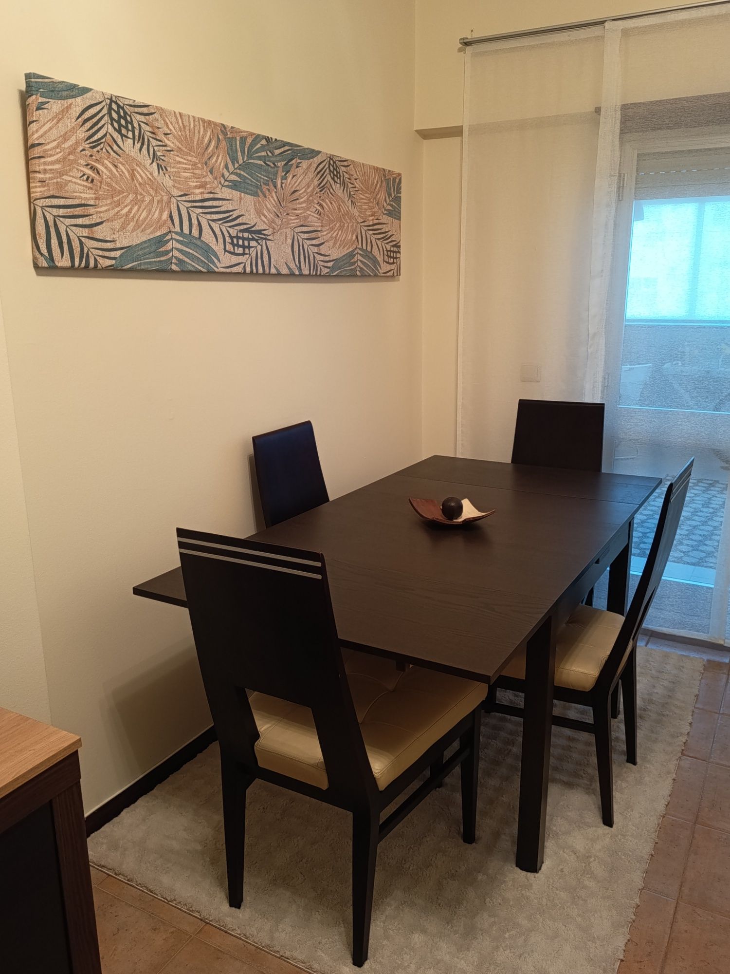 Mesa extensível + 4 cadeiras