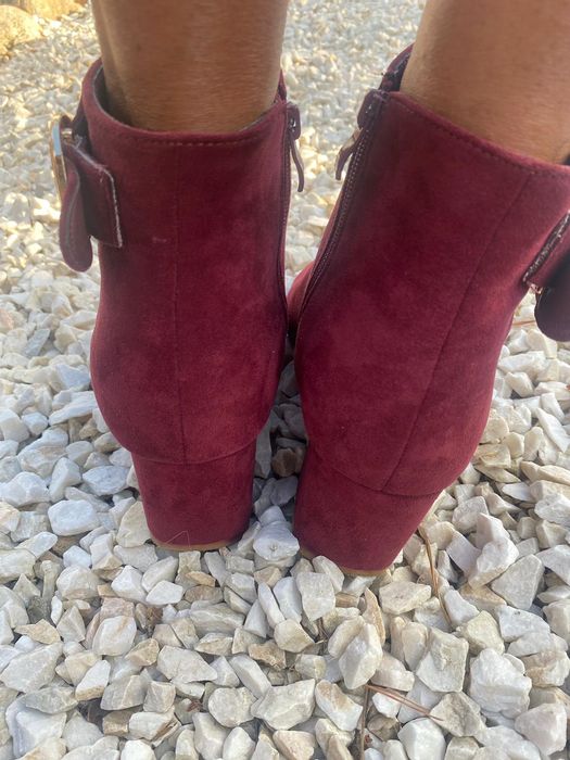 Zamszowe botki bordo na słupku . rozmiar 40  cena 40 zl