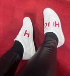 В наявності кеди Hugo Boss в розмірі 38 в чорному та білому кольорі
