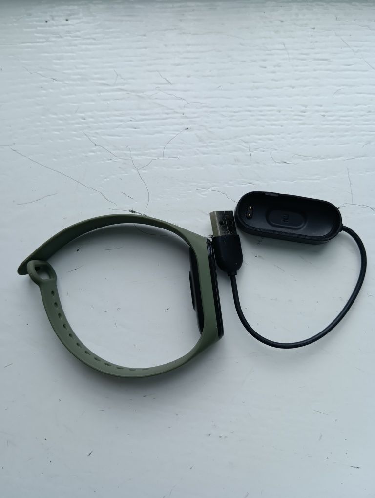 Продам Mi band 4