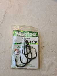 Рыболовные крючки Mustad, набор.