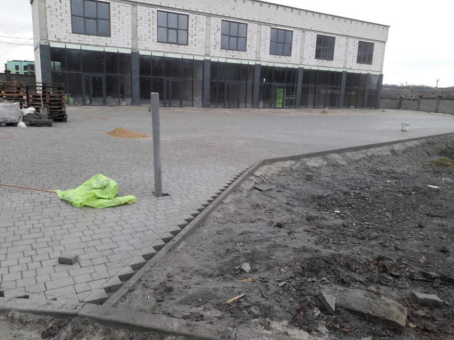 Вкладання бруківки,тротуарної плитки.