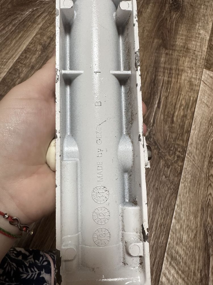 Дверной доводчик