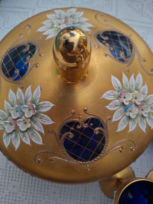 garrafa c,alices e bomboneira em vidro murano