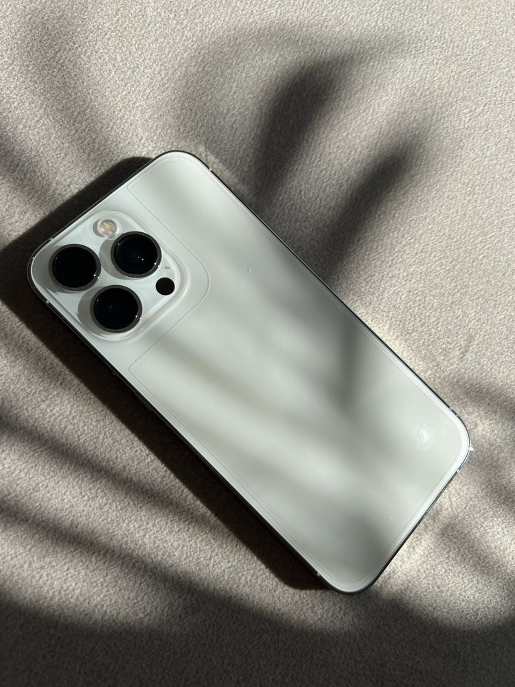 Iphone 13 PRO 256 gb + 11 etui w prezencie