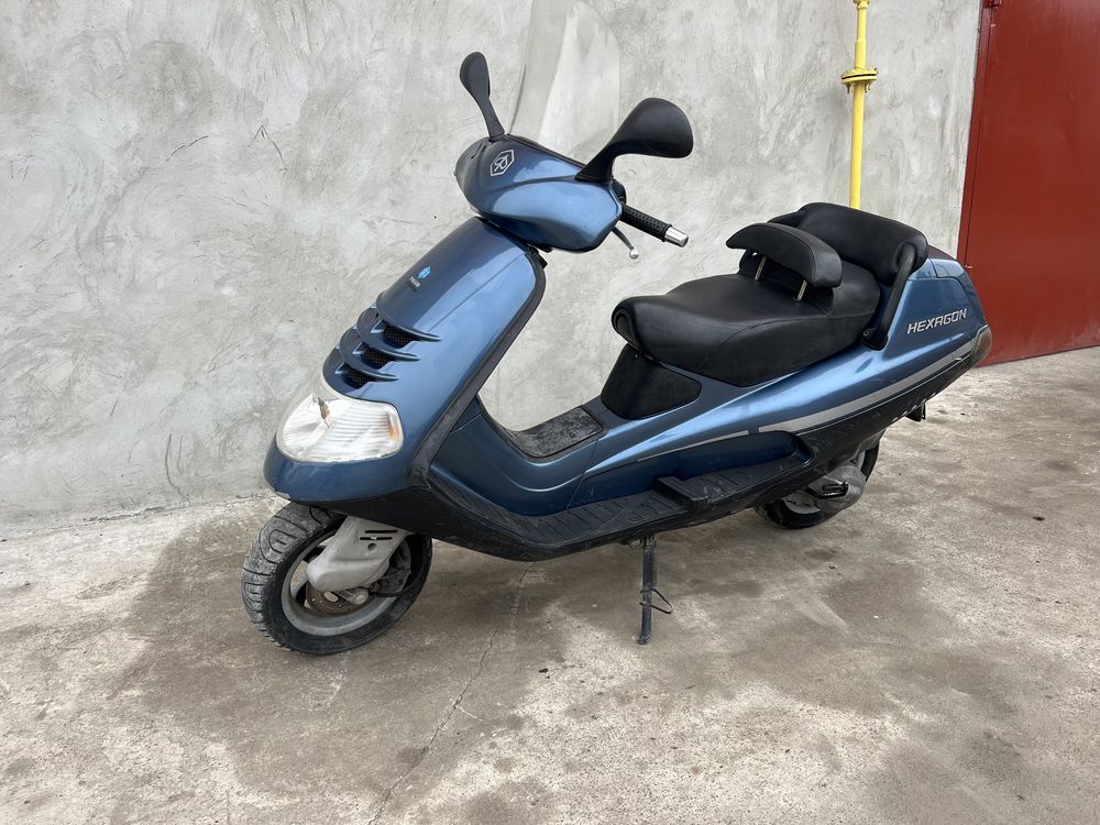 Скутер Piaggio Hexagon