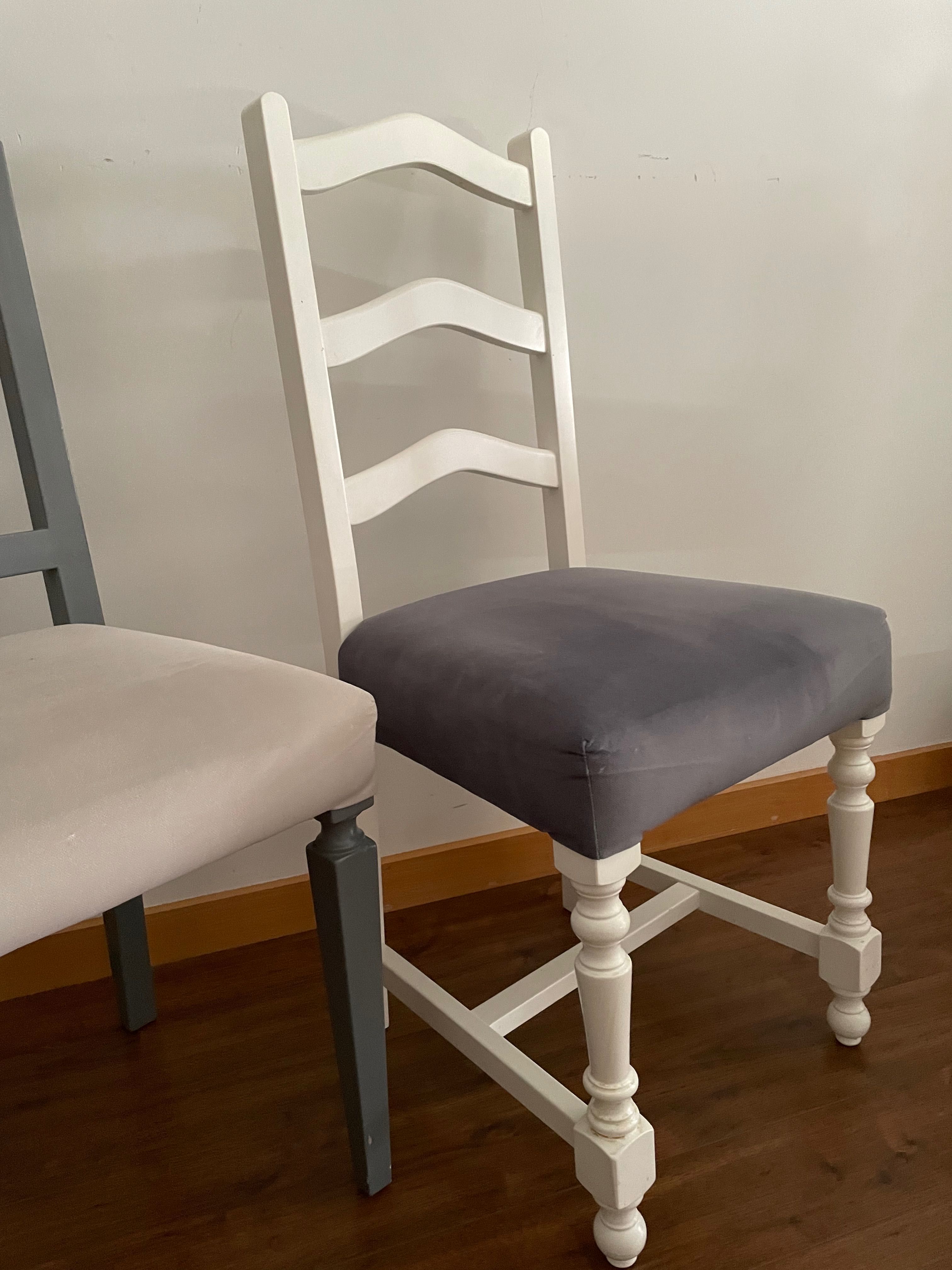 Conjunto de quatro cadeiras