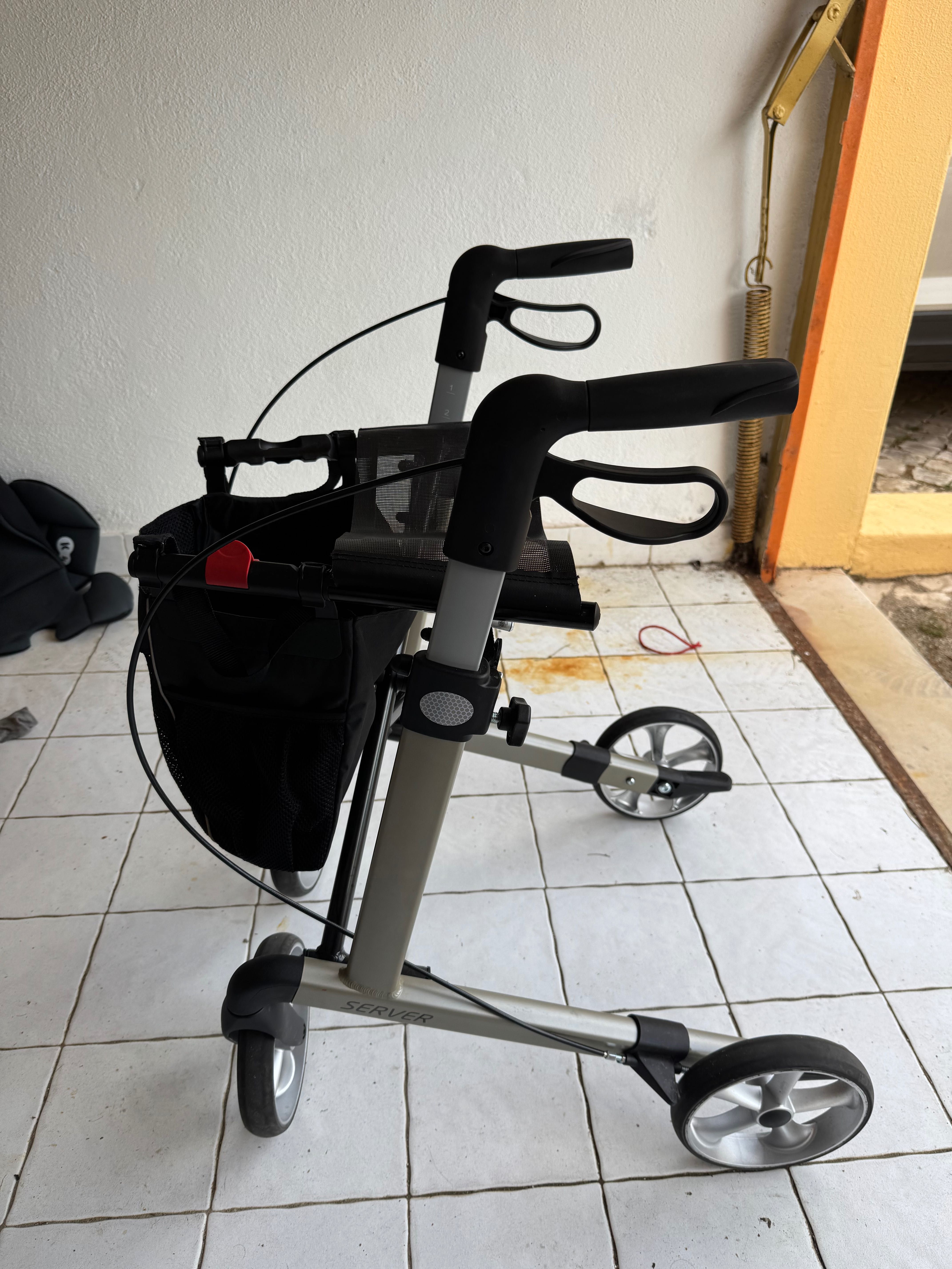 Andarilho Rollator Server