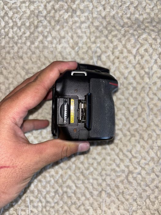 Câmara Nikon D5200 DSLR – Só corpo + acessórios