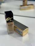 Тональна основа Yves Saint Laurent