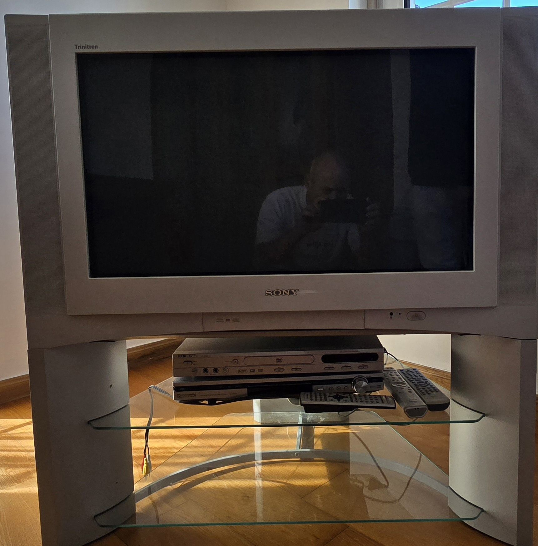 Televisão Sony com móvel