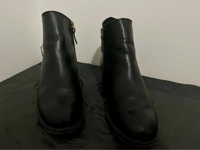 Bota em pele com tacão de 30mm